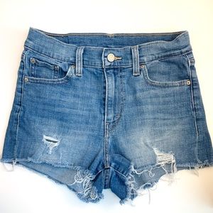 Distressed denim LEVIS light wash.